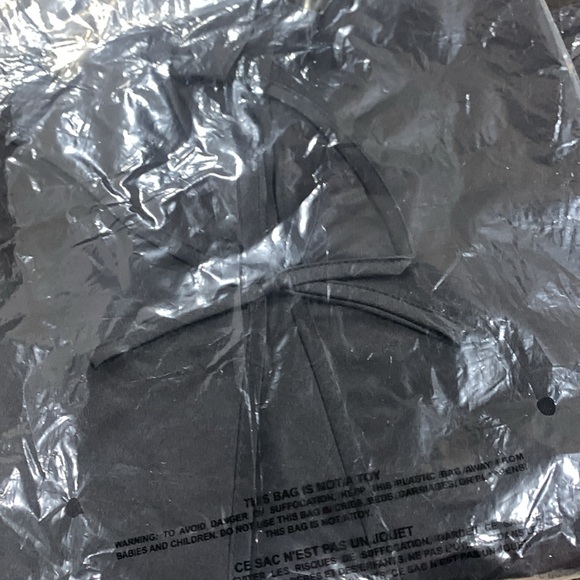 Victoria’s Secret Black Silk Robe w/ Tie - 6125‎ - Picture 4 of 4